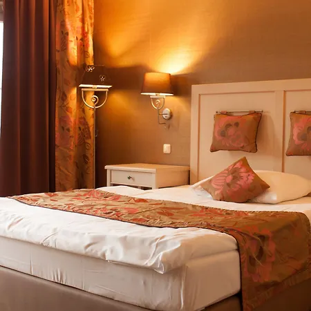 Ampervilla Hotel 4*