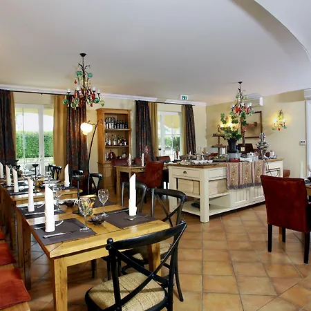 מלון Ampervilla 4*