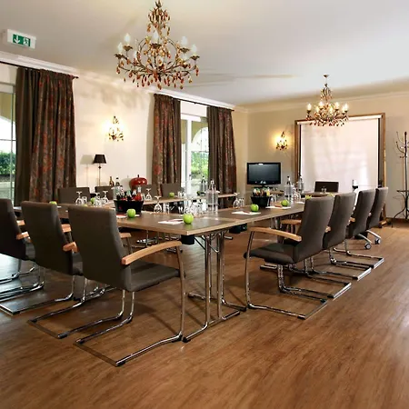 Ampervilla Hotel 4*